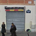 Voici la multinational Moretto, il a juste perdu les clés ! Pa besoin de vigile pour surveiller ses sacs poubelle, sa mére a l'habitude d'arpenter le trottoir